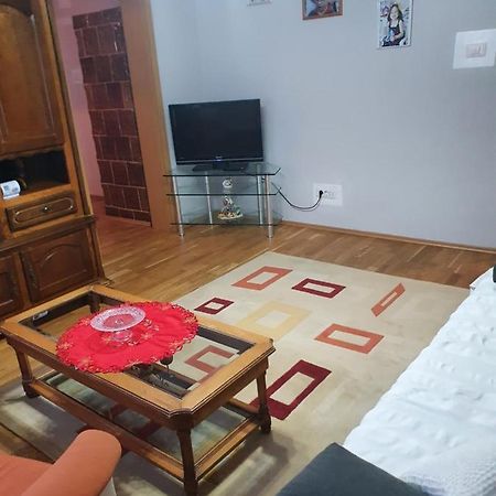 Apartament Cu Trei Camere Herkulesfürdő Kültér fotó