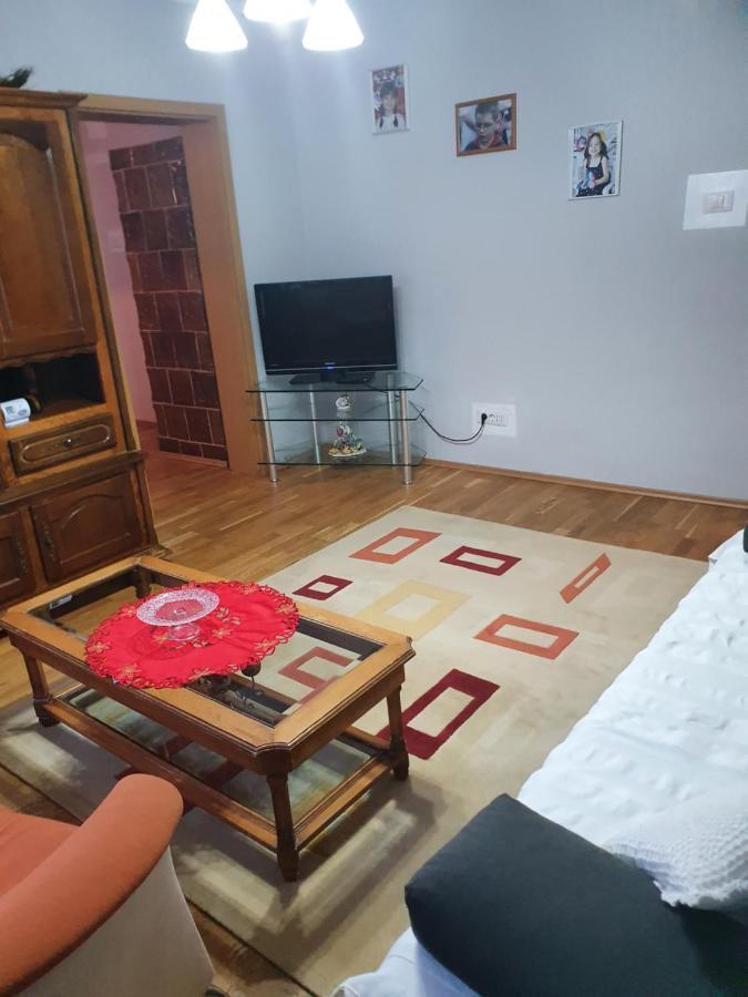 Apartament Cu Trei Camere Herkulesfürdő Kültér fotó